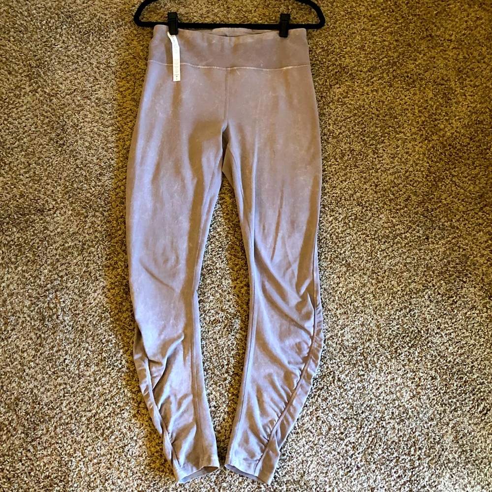 Lululemon Inner Glow tight 28”